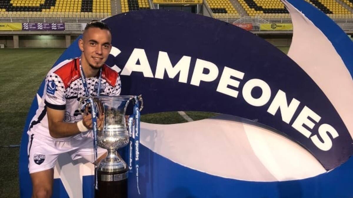 César Molina, el chileno que llegó al fútbol de Indonesia: “Aquí no hay delincuencia, toda la gente es feliz”