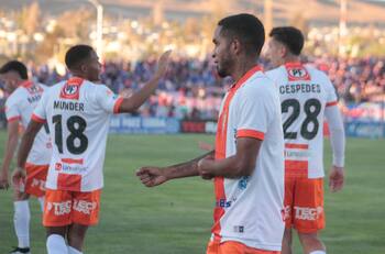 César Munder aclara si hubo o no contacto en penal contra la U: “Uno como delantero tiene que aprovechar...”