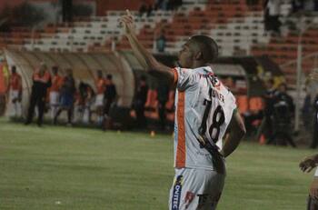 El misterio de César Munder: líder en el Campeonato Nacional pero fuera de su propia selección