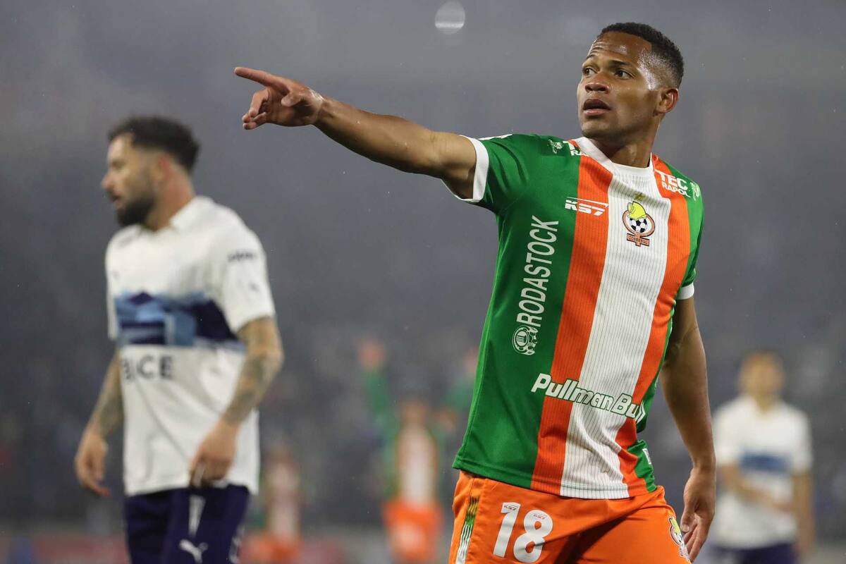 El cubano-chileno daría la vuelta larga para volver a la UC. Foto: Agencia Aton