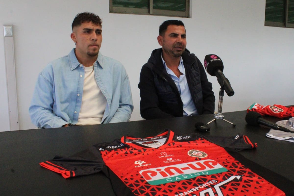 En su presentación como jugador de Limache. Foto: Deportes Limache.
