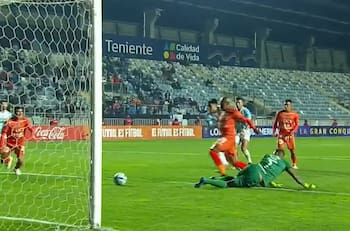 VIDEO | Blooper del año: el insólito autogol que aprovechó Magallanes en Copa Sudamericana