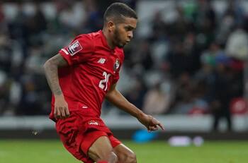 Busca a su nuevo Waterman: Cobresal avanza por el fichaje del panameño César Yanis