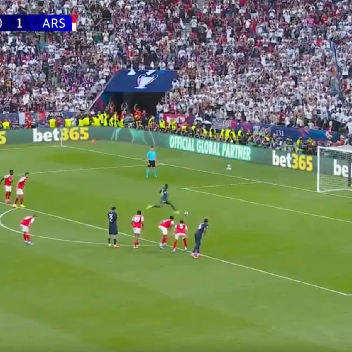 VIDEO | Penal para PSG en la final de la Champions y así definió Ousmane Dembélé