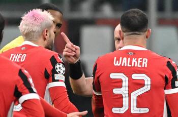 VIDEO | El ordinario piscinazo de Theo Hernández que condenó al Milan en Champions: lo echaron