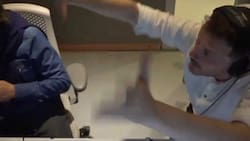 VIDEO | Bambino Pons rompe la cuarta pared en plena transmisión de Champions en terrible chascarro