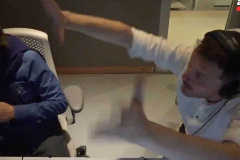 Bambino Pons y Jorge Baravalle aparecieron en plena transmisión. Captura: ESPN