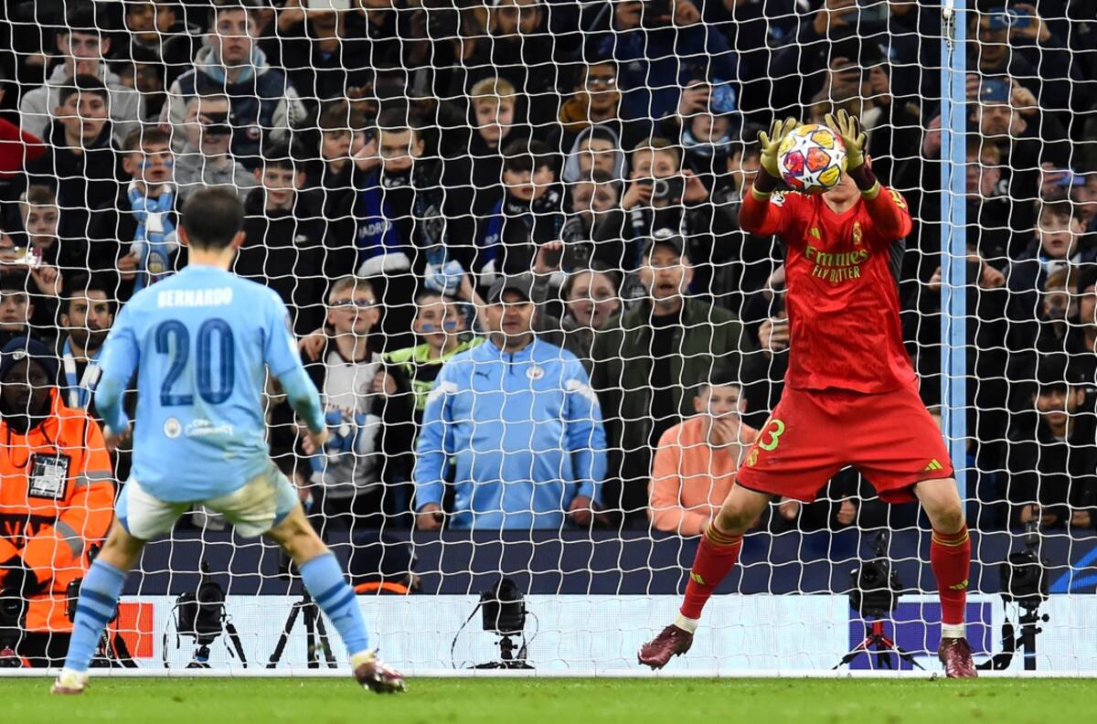 VIDEO: El inexplicable penal de Bernardo Silva que empezó a condenar al City en Champions League