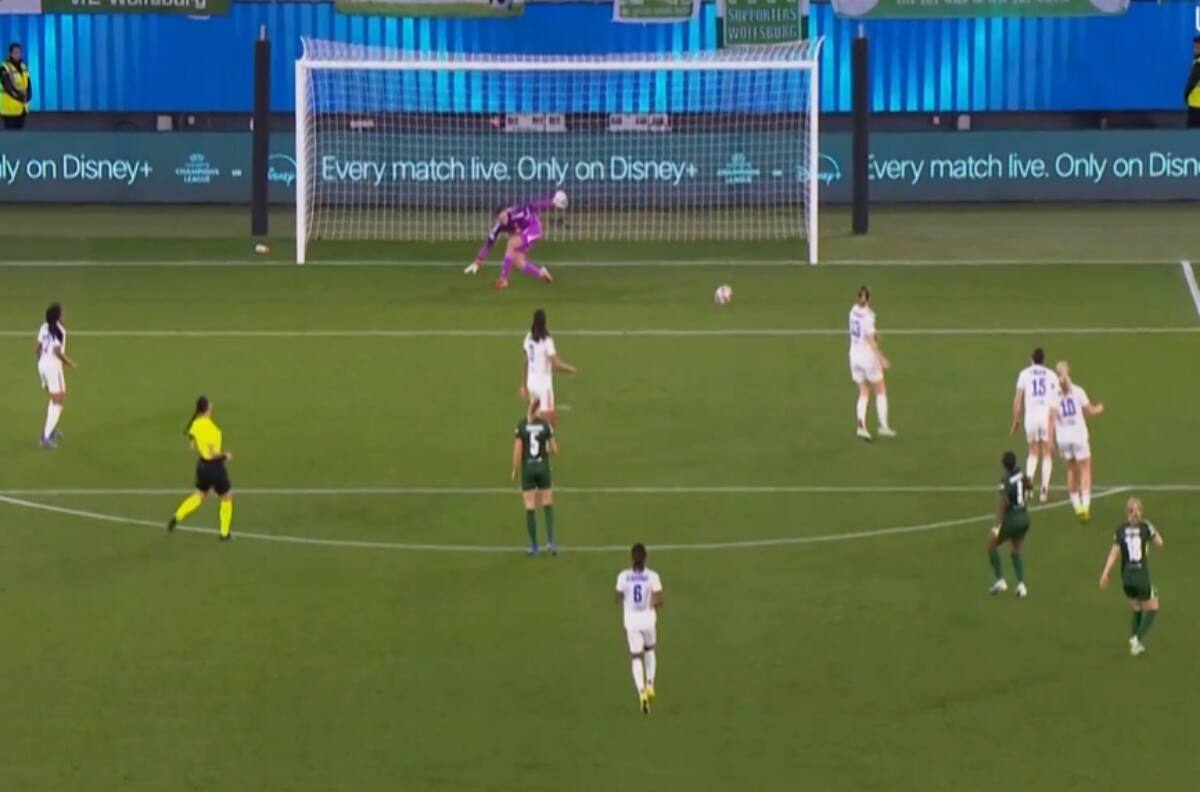 VIDEO | Un rebote dejó nocáut a Tiane Endler: así fue el gol de Wolfsburgo para vencer a OL Lyonnes
