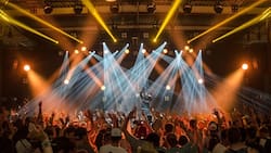 Fue vocalista de una icónica banda de rock chilena y hoy está radicado en España con su esposa influencer