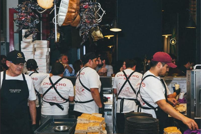 Este restaurante mantiene solo una sucursal en Chile, la cual indica que "la calidad está en el origen".