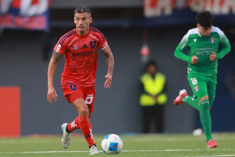 El volante es una de las principales dudas para el partido ante Everton. Foto: Aton.