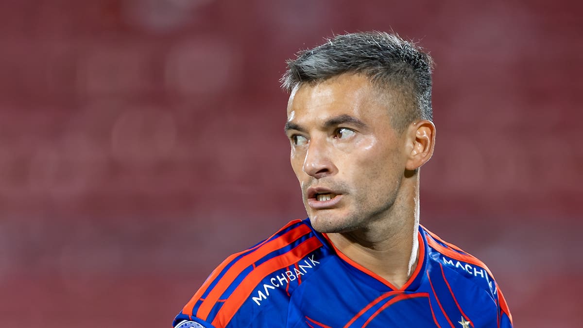 Charles Aránguiz todavía no puede ser opción para Fernando Gago en la U