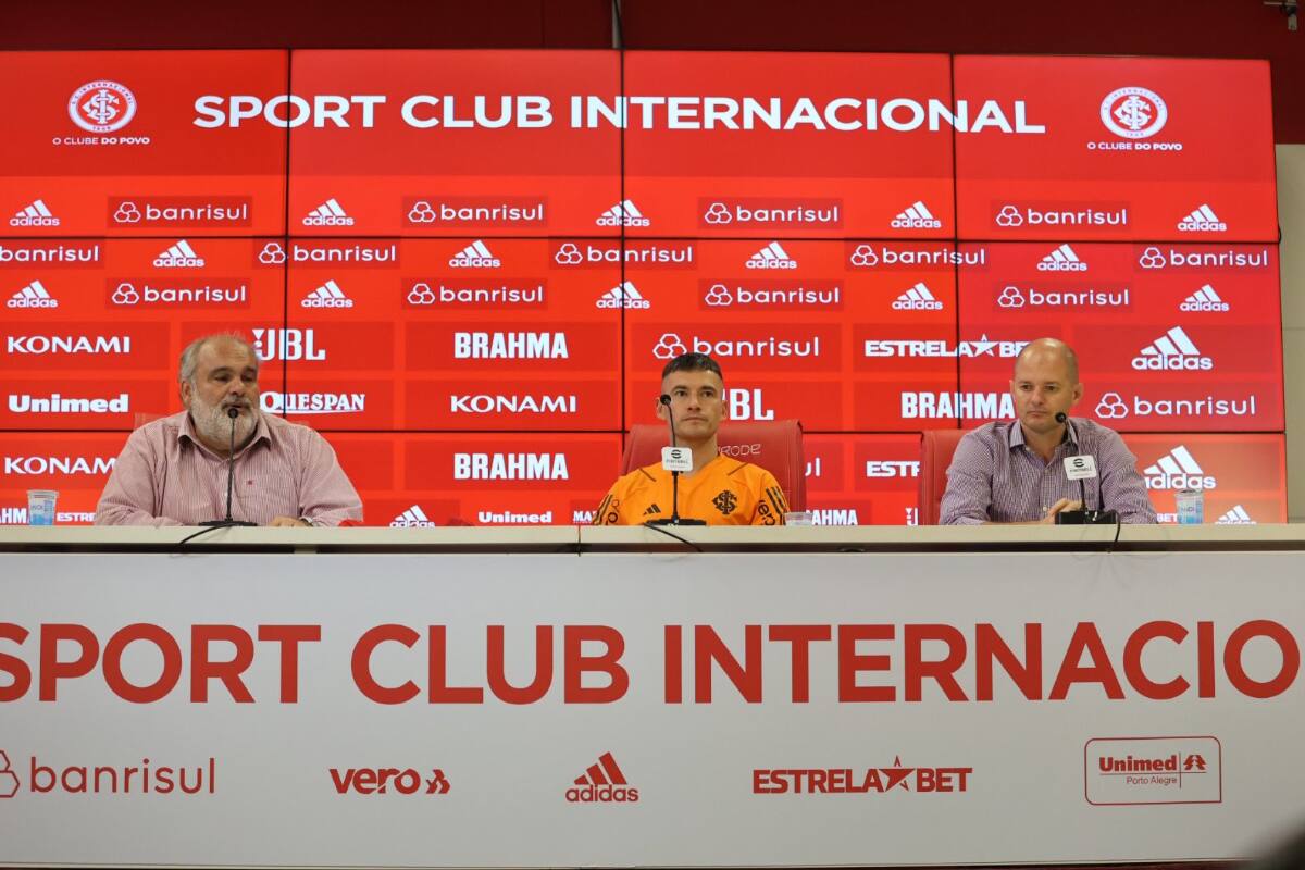 Inter de Porto Alegre presentó oficialmente a Charles Aránguiz como nuevo refuerzo. Foto: @SCInternacional