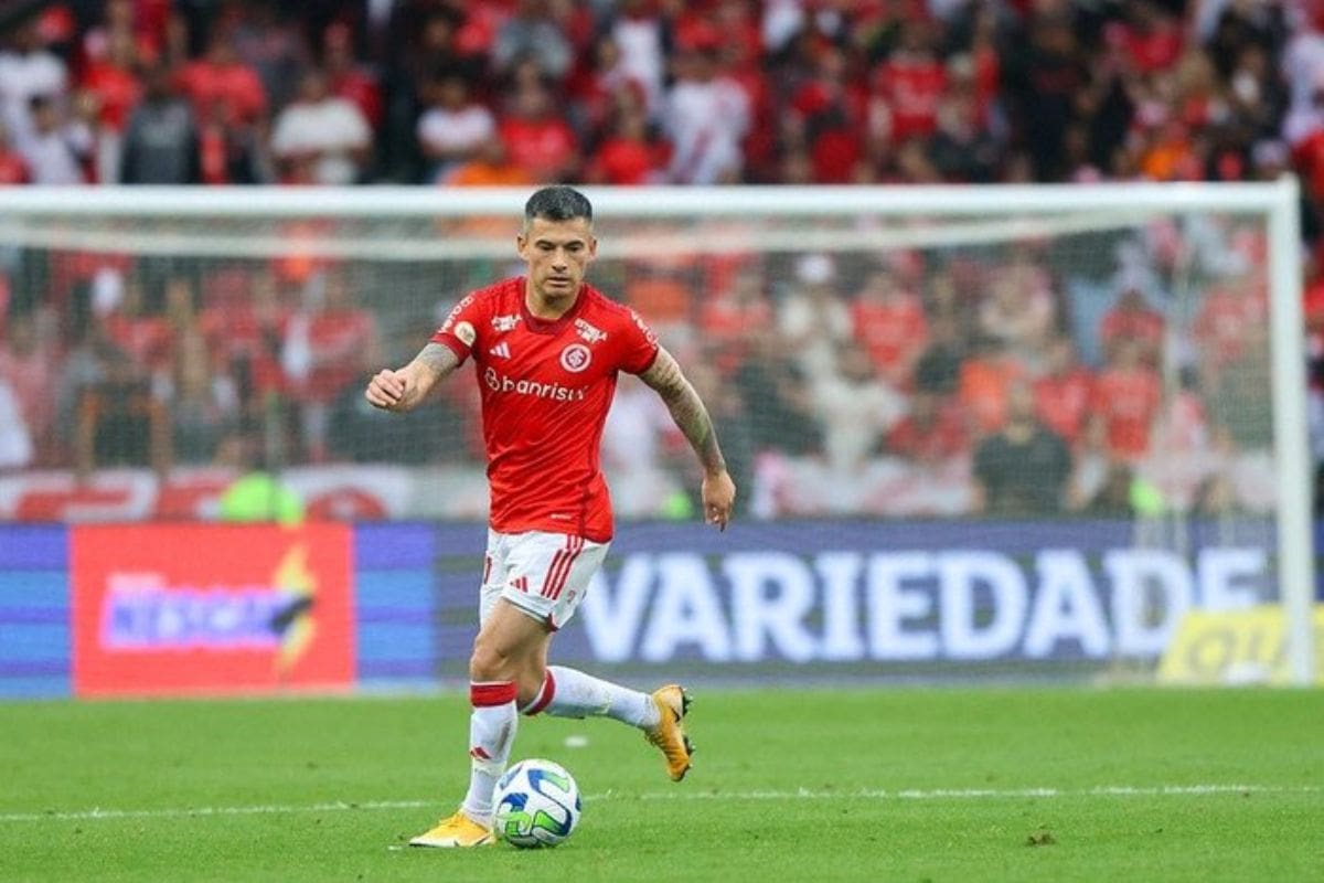 destaca y es titular en el fútbol brasileño.