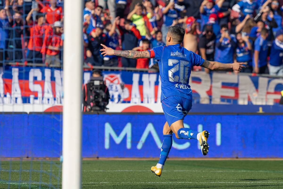 Charles Aránguiz celebra su gol en el Superclásico. Foto: Felipe Escobedo