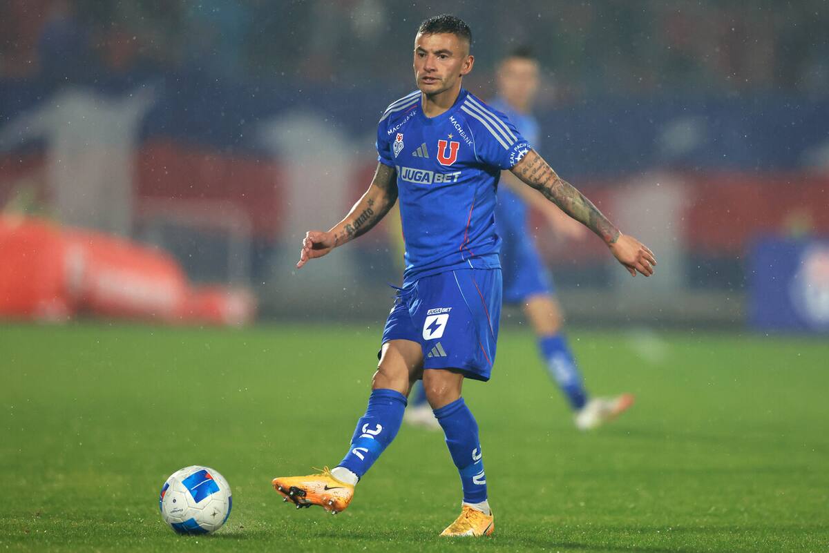 Este jugador de la U maravilla al Príncipe: "Máquina". Foto: Aton.