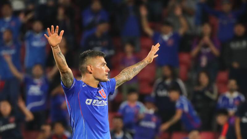 Charles Aránguiz dijo presente en el duelo entre U. de Chile y Deportes Recoleta