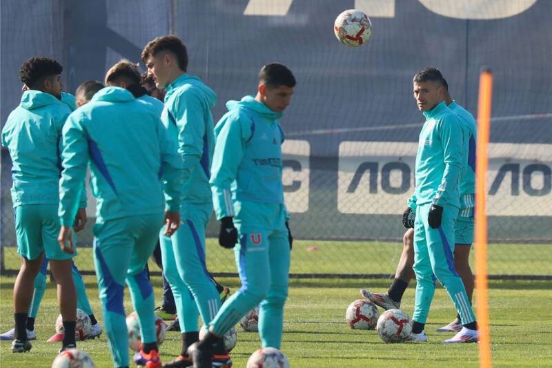 Charles Aránguiz, entrenando con la U. Foto: Agencia Aton.