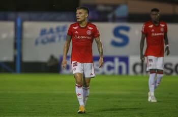 No se dan por aludidos: Inter de Porto Alegre tomó una nueva decisión sobre Charles Aránguiz