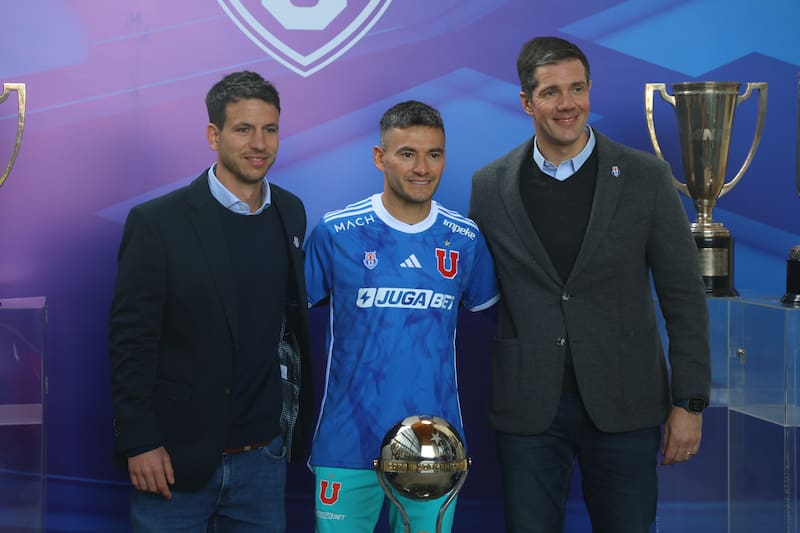 Acompañado de Manuel Mayo y Michael Clark.