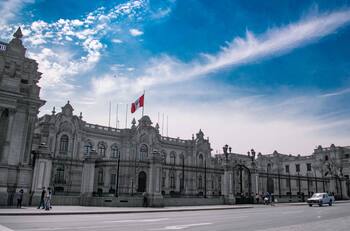 Conoce los 5 países más corruptos de Sudamérica, según ChatGPT