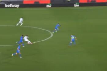 ¿Directo al Puskás? El golazo de mitad de cancha en la Serie A que da la vuelta al mundo