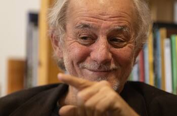 La visita a Chile del exjugador venezolano que creó y vendió FIFA.com y que quiere remecer los sitios web de deportes