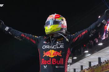 ¡Gigante! Checo Pérez aguantó a Max Verstappen y gana el Gran Premio de Arabia Saudita en Fórmula 1