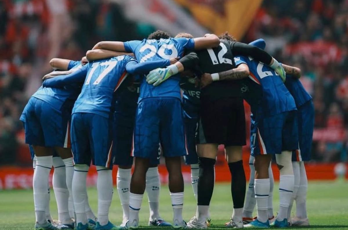 Millonarias multas y prohibición de inscribir nuevos jugadores: UEFA sanciona a 14 clubes por Fair Play Financiero