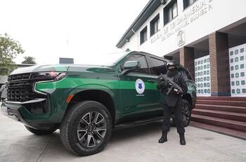 Conoce los nuevos blindados de Gendarmería Chile para el traslado de reos peligrosos