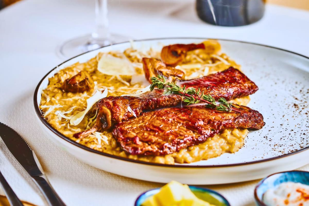 Desde carnes a ceviches, la variada carta que tiene este tenedor libre en Santiago. Foto: Chez Remy en Instagram.