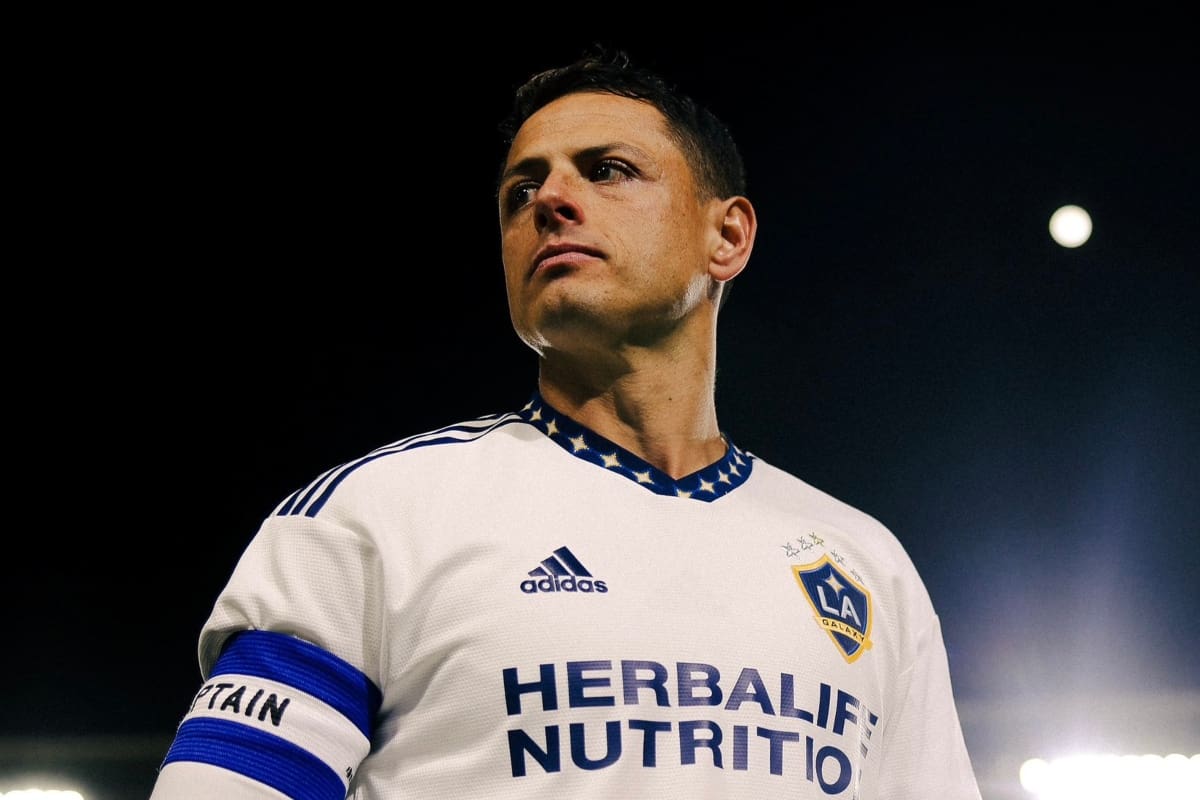 Chicharito Hernández fue operado hace dos semanas de la rodilla.