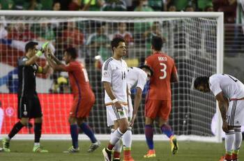 Prensa mexicana reaccionó a revelación de Claudio Bravo sobre Chicharito Hernández: “Vergonzoso”