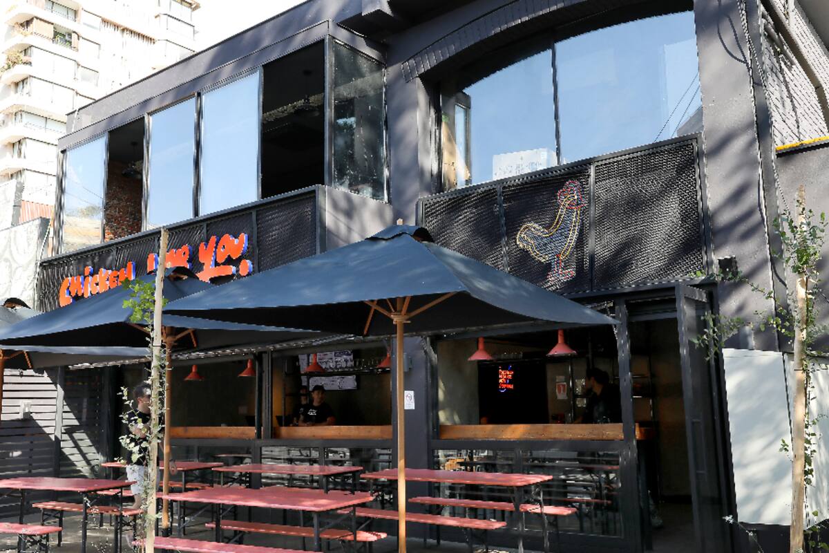 Chicken Love You tiene locales donde puede ir a comer, retirar en tienda.