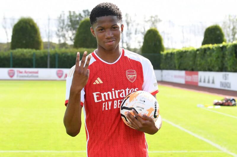 Chido Obi-Martin en el Arsenal U18