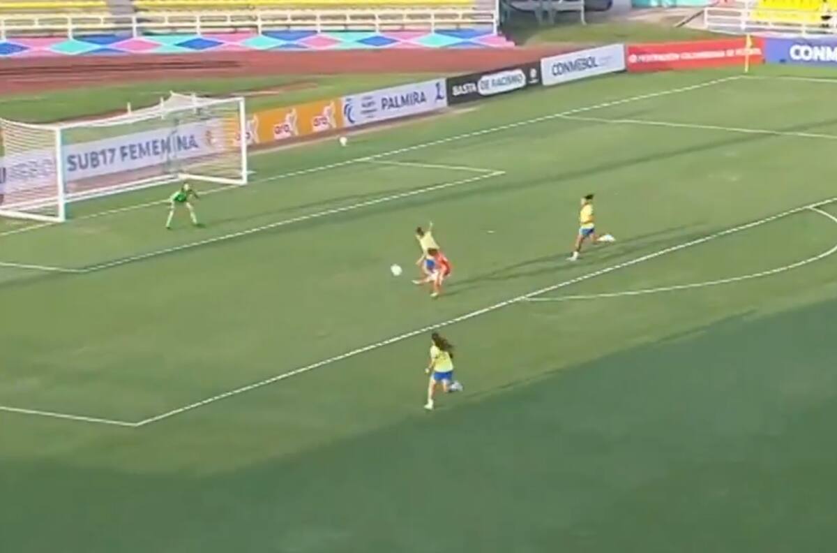 Catalina Muñoz mantiene viva la ilusión de Chile: le marcó este golazo a Brasil por el Sudamericano
