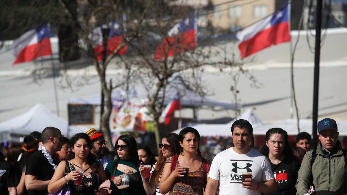 ¿Qué tan orgullosos están los chilenos de su país?: Estudio revela nuevos resultados sobre la identidad nacional