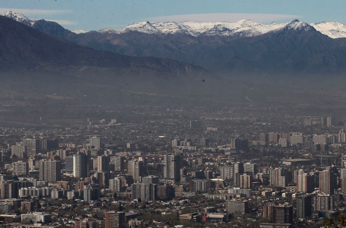 Pronóstico del tiempo para Santiago: Se espera nubosidad parcial y que continúe el calor