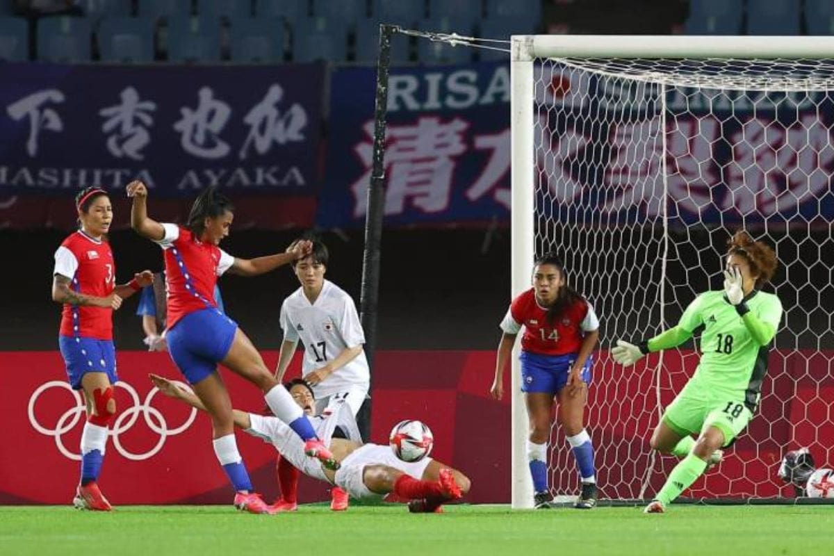 La Roja Femenina jugó en la madrugada durante la cita de los cinco anillos.