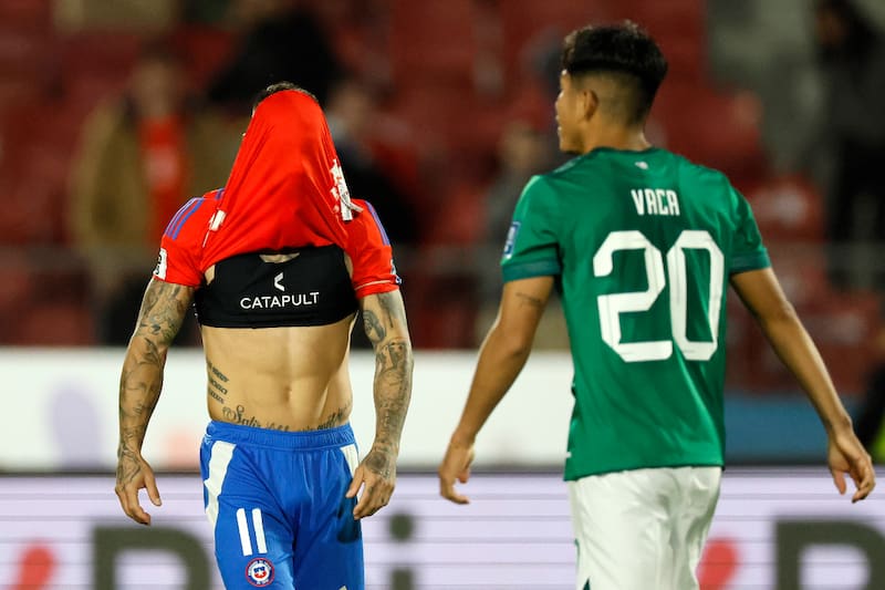 Chile quedó cuatro unidades debajo de Bolivia en las Eliminatorias. (Foto: Aton)
