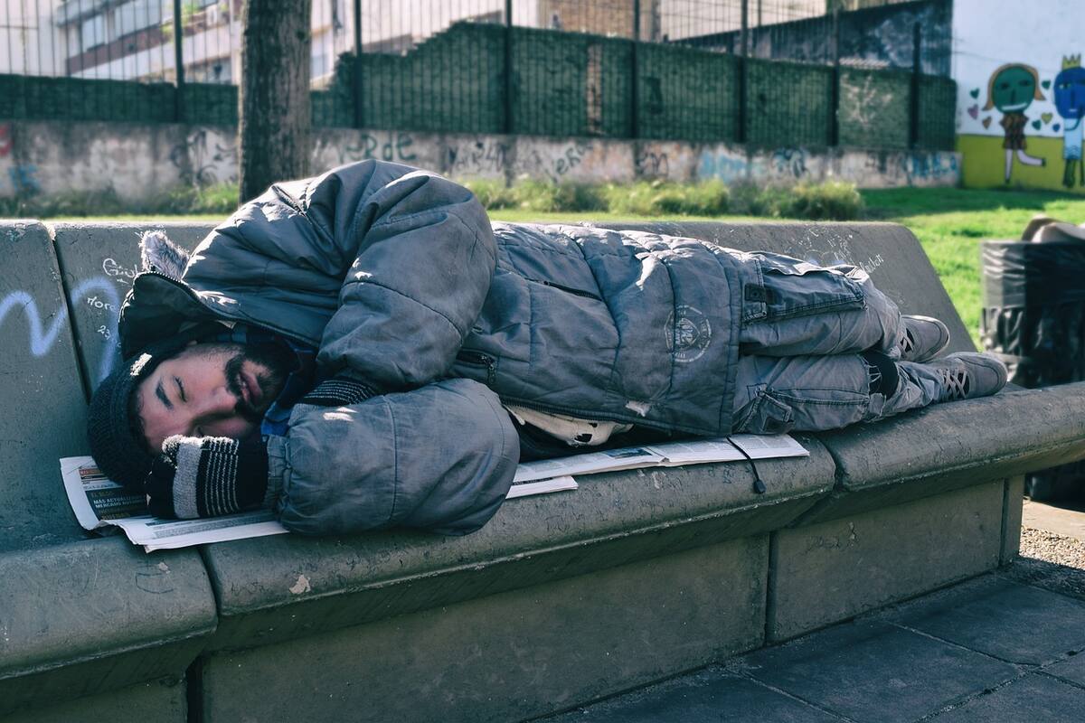Uno de los programas que ofrece la red, consiste en la reinserción de personas en situación de calle.