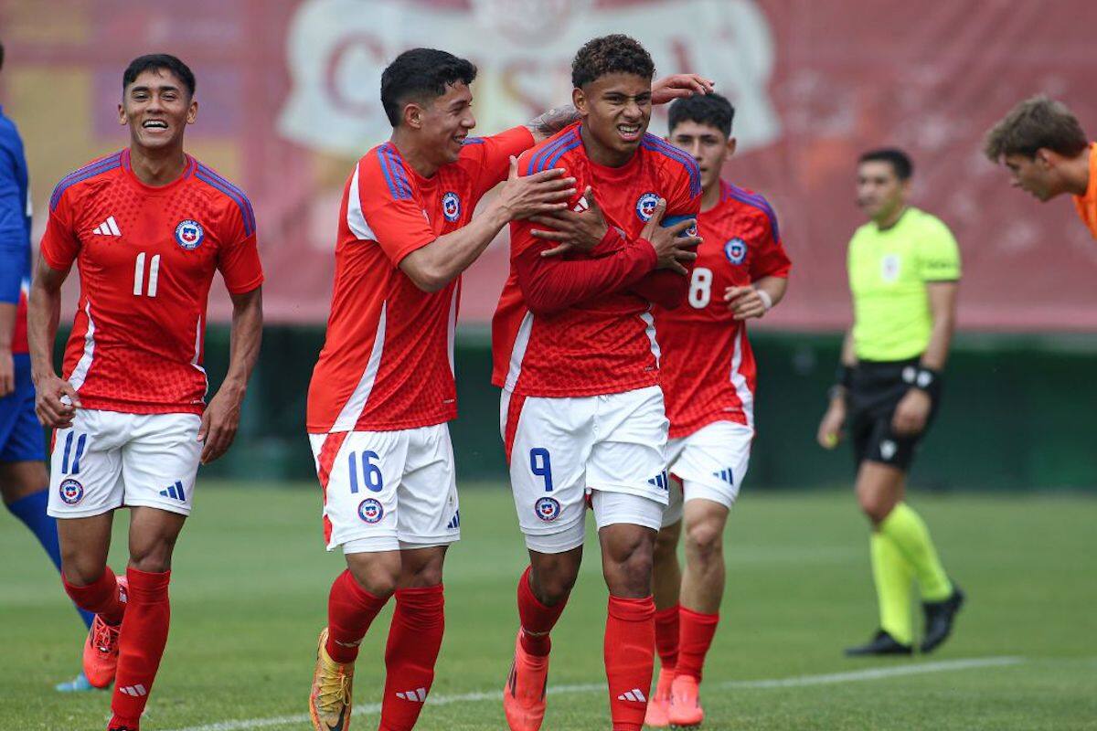 Juan Francisco Rossel asoma como titular.