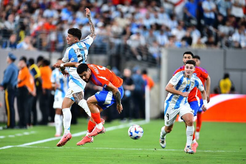 Enzo Fernández se pierde el partido con la Roja.