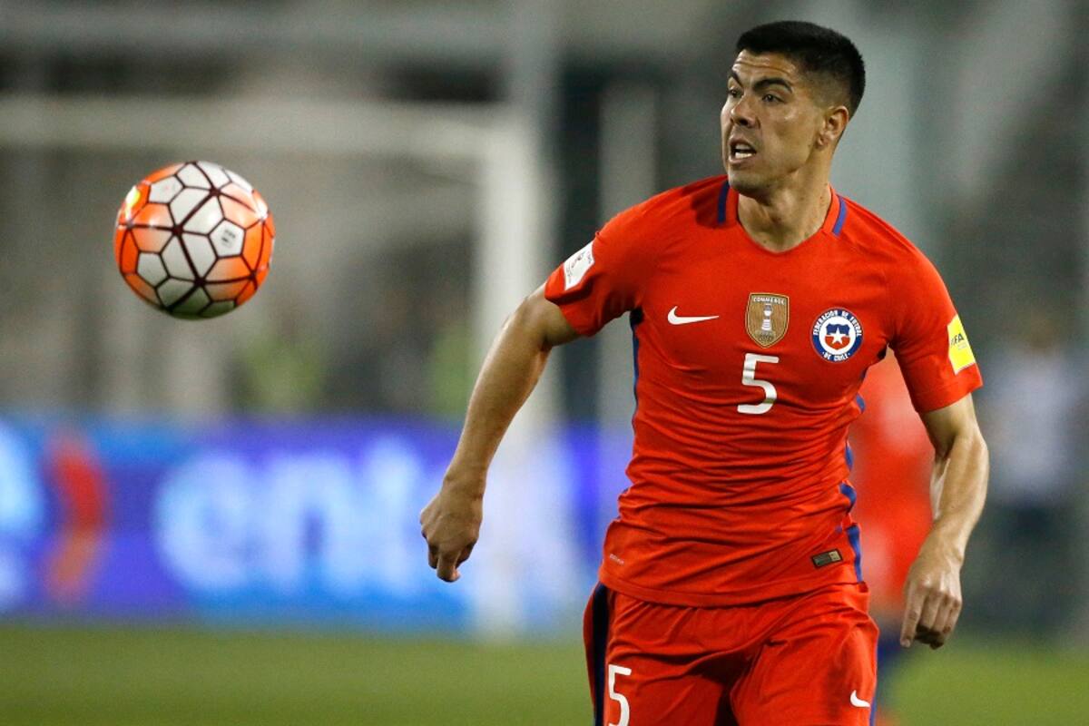 Futbol, Chile vs Bolivia.
Eliminatorias mundial Rusia 2018.
El jugador de Chile Francisco Silva controla el balon durante el partido clasificatorio al mundial de Rusia 2018 contra Bolivia disputado en el estadio Monumental de Santiago, Chile.
06/09/2016
Andres Pia/Photosport**********
Football, Chile vs Bolivia.
Russia 2018 World Cup qualifying match.
Chile's player Francisco Silva controls the ball during the Russia 2018 World Cup qualifying football match against Bolivia at the Monumental stadium in Santiago, Chile.
06/09/2016
Andres Pia/Photosport