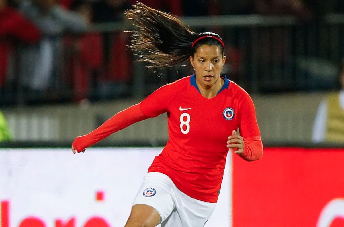 Futbol, Chile vs Colombia.
Partido amistoso 2019.
La jugadora de Chile Karen Araya disputa el balon contra Maria Catalina Usme de Colombia durante el partido amistoso preparatorio para el Mundial Femenino Francia 2019 en el estadio Nacional.
Santiago, Chile.
19/05/2019
Felipe Zanca/Photosport
Football, Chile vs Colombia.
Friendly match 2019.
Chile's player Karen Araya battles the ball against Maria Catalina Usme of Colombia during friendly match preparatory for Women World Cup France 2019 at Nacional stadium in Santiago, Chile.
19/05/2019
Felipe Zanca/Photosport