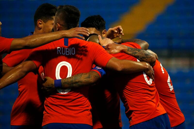 ******COBERTURA ESPECIAL, DISPONIBLE SOLO PARA CLIENTES ESPECIALMENTE ABONADOS*******
Futbol, Chile vs Guinea
Los jugadores de la seleccion chilena celebran su gol contra Guinea durante el partido amistoso disputado en el estadio Jose Rico Perez de Alicante, Espana.
15/10/2019
Andres Pina/Photosport
Football, Chile vs Guinea
Chile's players celebrate their goal against Guinea during the friendly match held at the Jose Rico Perez stadium in Alicante, Spain.
15/10/2019
Andres Pina/Photosport