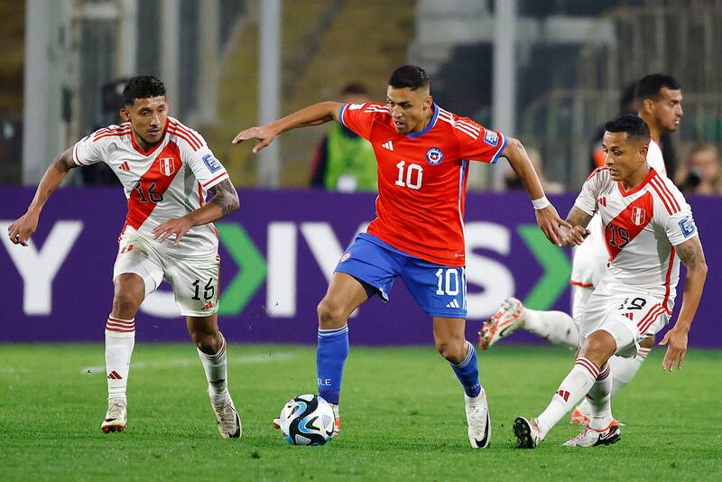 Alexis Sánchez con la camiseta de La Roja.