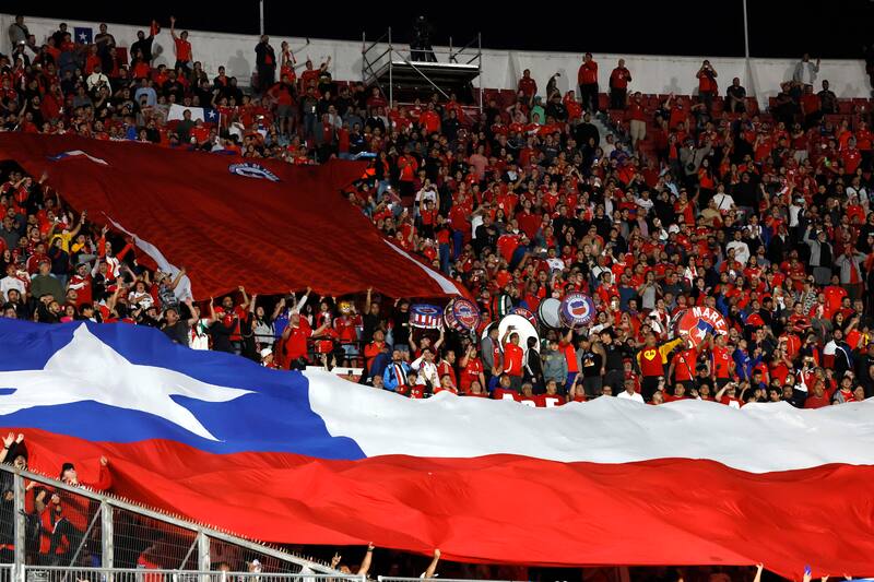 Hinchas de La Roja en el Estadio Nacional.