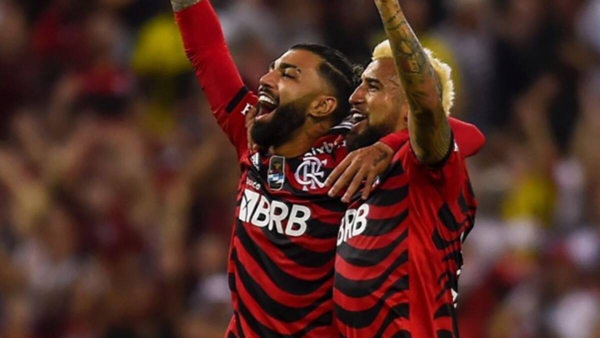 Arturo Vidal junto a Gabigol.